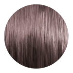 Runde Nahaufnahme einer kühler aschig-roséblonder Haarsträhne mit glänzenden Reflexen.