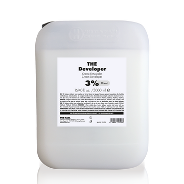 The Developer 3% Creme-Entwickler im großen weißen 5-Liter-Kanister mit schwarzer Beschriftung.