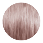 Runde Nahaufnahme einer sehr hellen kühl-roséblonden Haarsträhne mit glänzenden Reflexen.