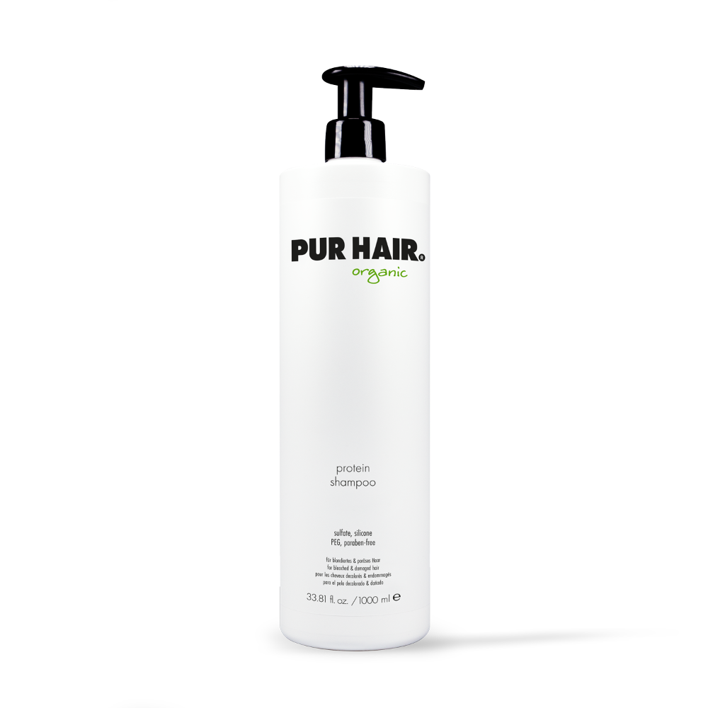 PUR HAIR Organic Protein Shampoo, 1000 ml Flasche in Weiß mit schwarzem Pumpspender.
