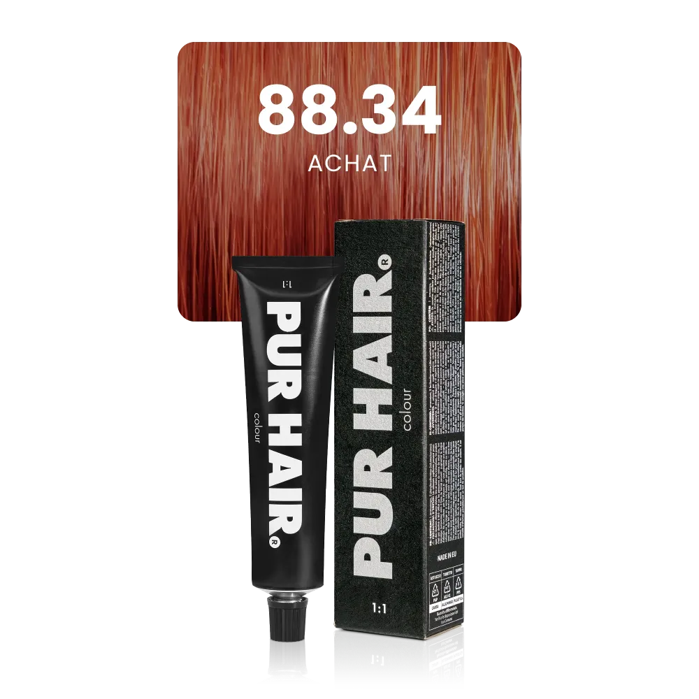 88.34 Achat mit schwarzer Farbtube und schwarzer Verpackung vor einer warmen kupferroten Haarsträhne