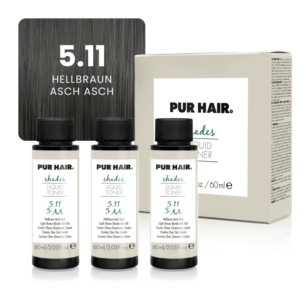 Drei weißen 60-ml-Flaschen, beiger Produktverpackung und kühler dunkel-aschbrauner Haarfarbsträhne.