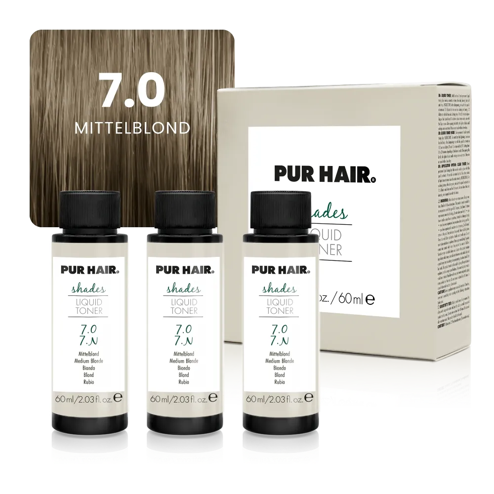 Drei weißen 60-ml-Flaschen, beiger Produktverpackung und natürlicher mittelblonder Haarfarbsträhne.