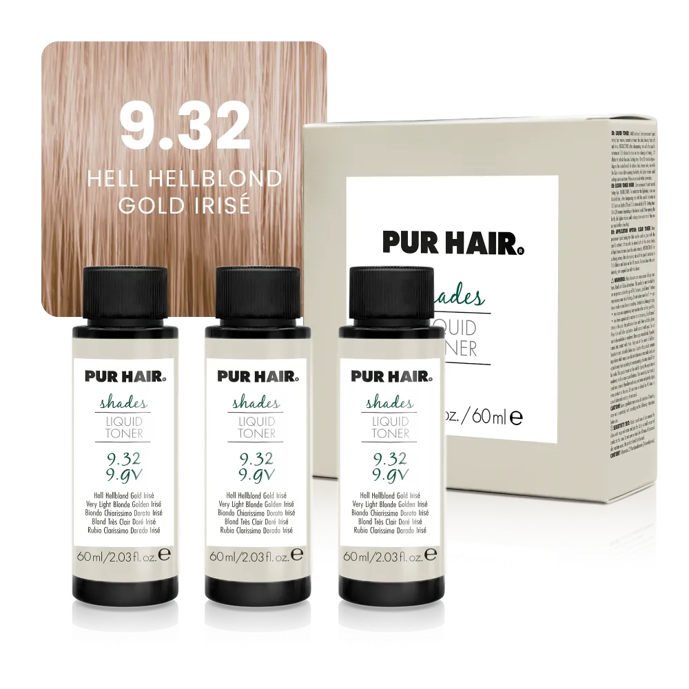 Drei weißen 60-ml-Flaschen, beiger Produktverpackung und heller beige-goldblonder Haarfarbsträhne.