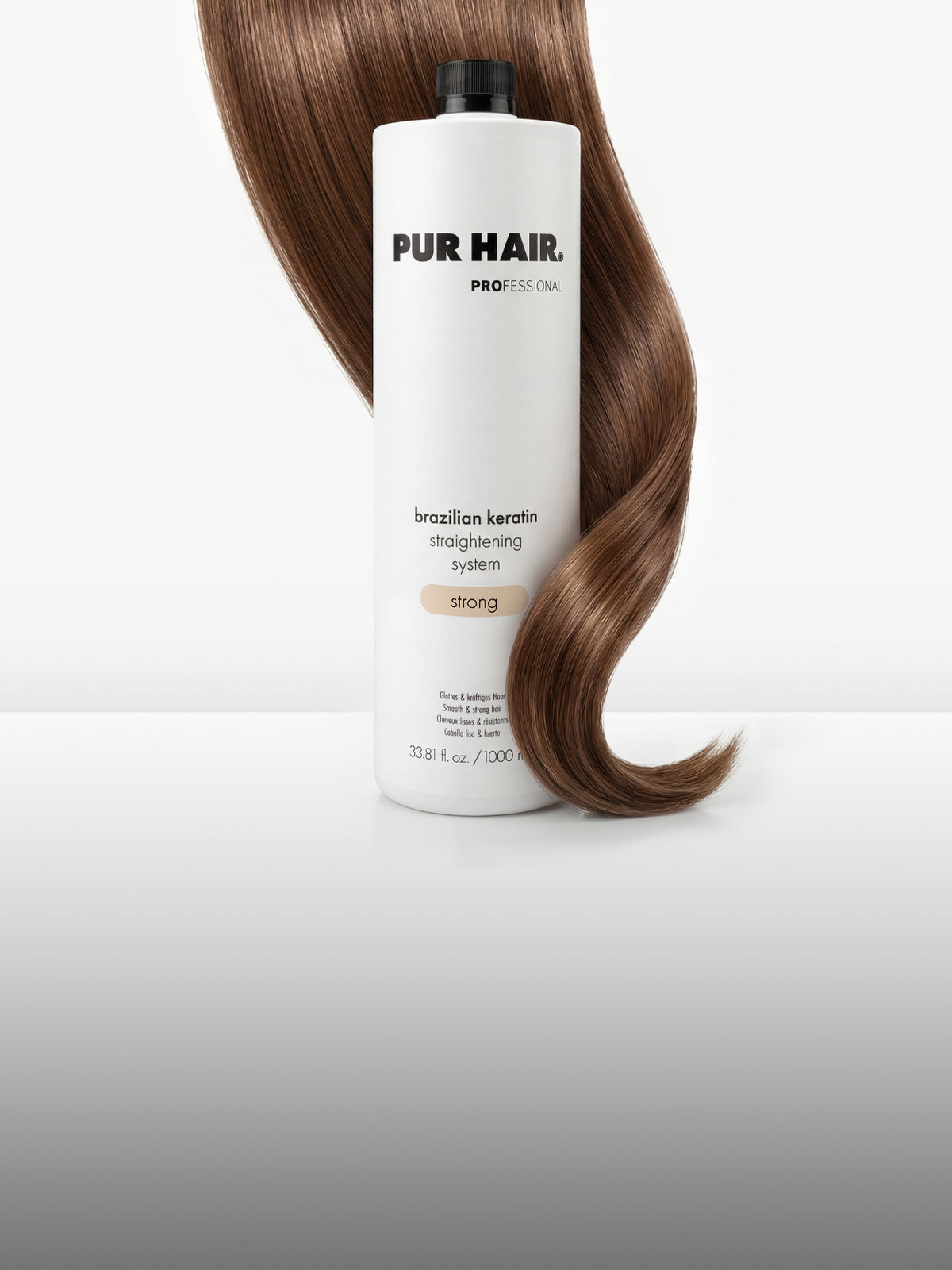 PUR HAIR Brazilian Keratin Strong mit langem, glänzend glattem braunem Haar vor minimalistischem Studiohintergrund.
