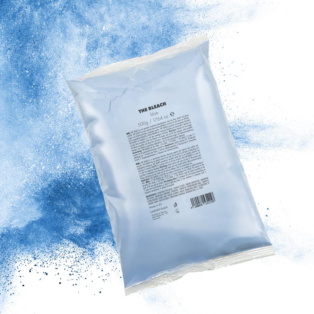 PUR HAIR THE BLEACH blue Blondierpulver in hellblauer 500-g-Packung vor verstreutem blauem Pulver